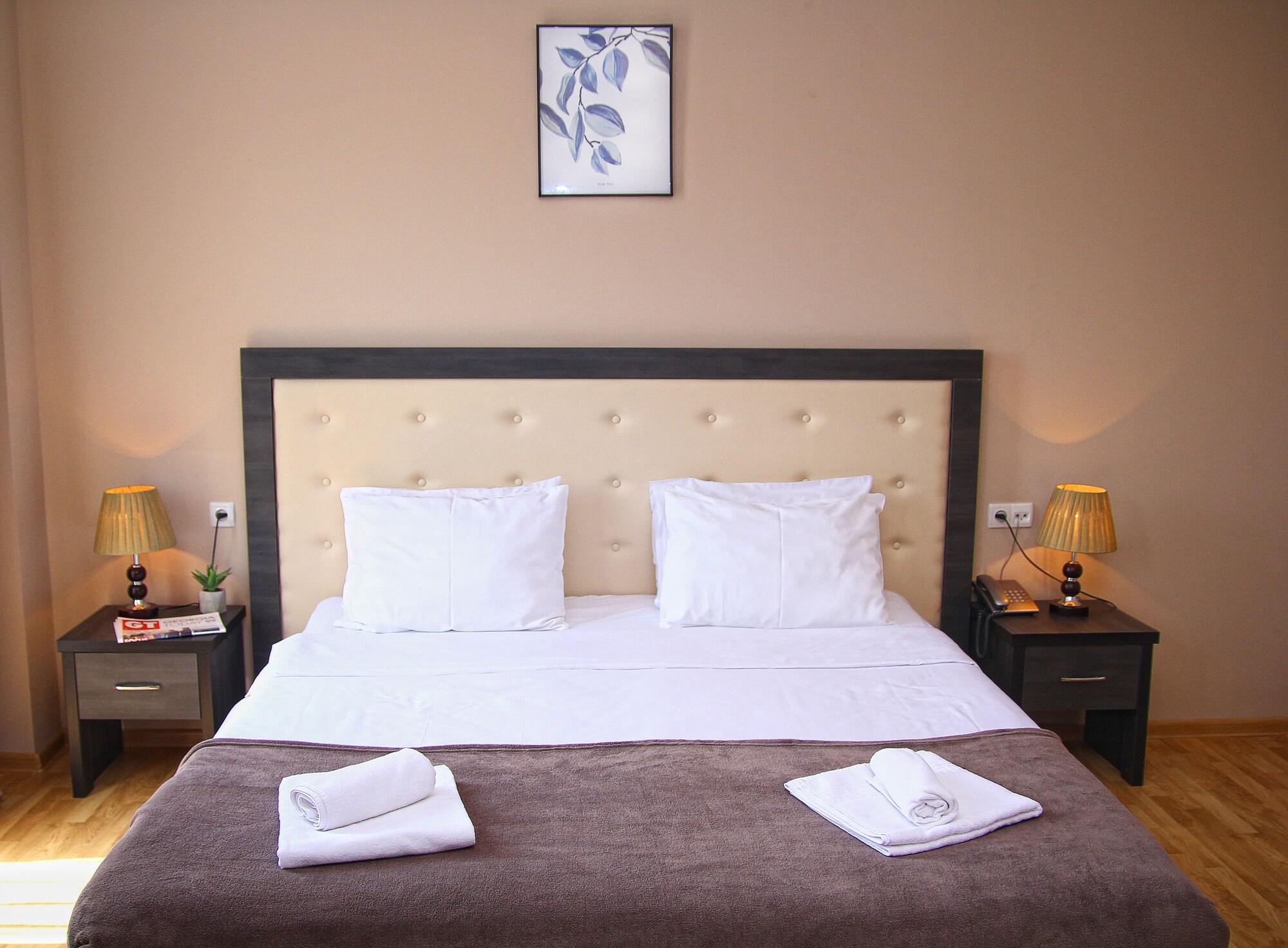 Rogalux Blue Hotel Tbilisi ภายนอก รูปภาพ