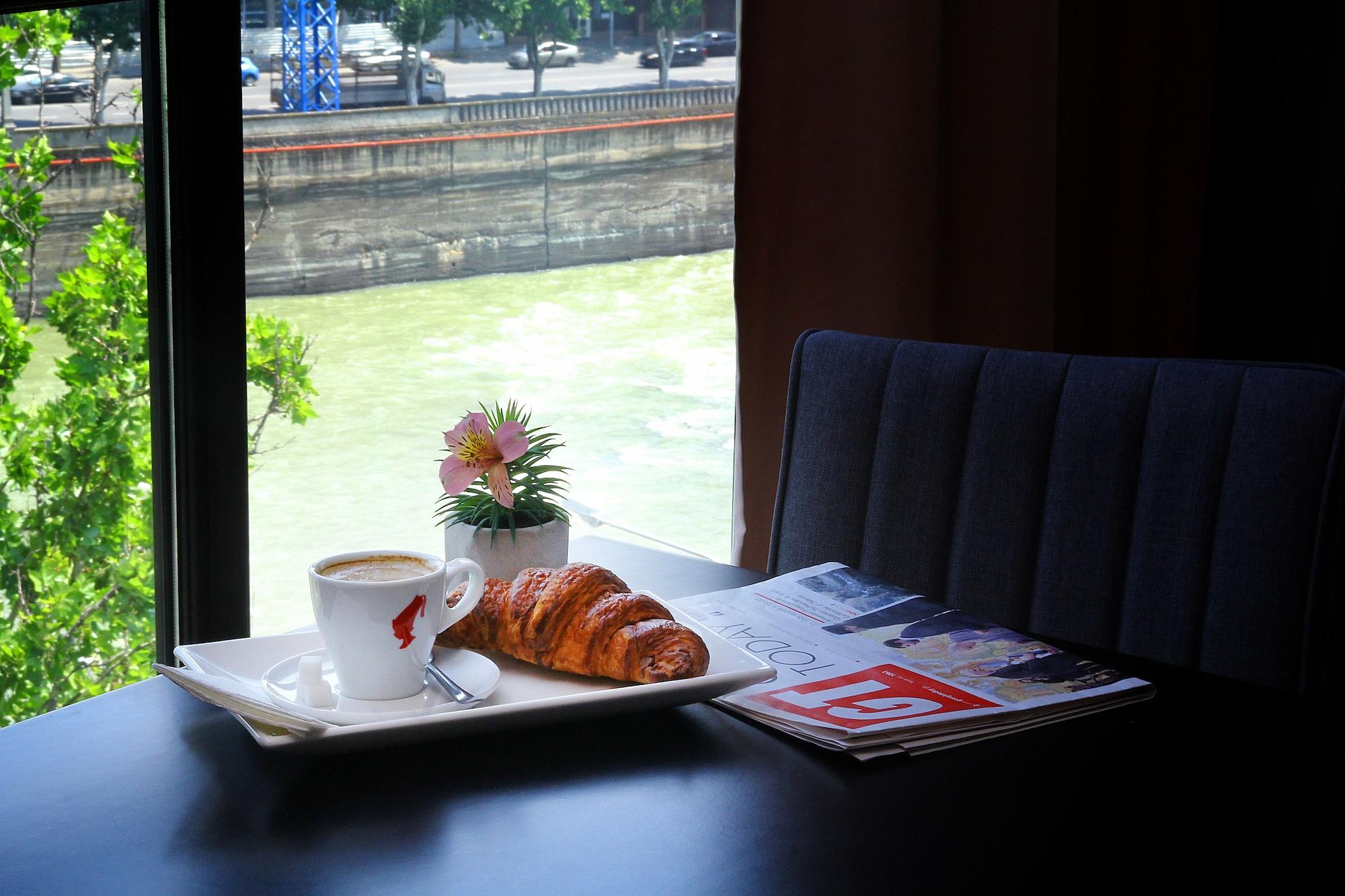 Rogalux Blue Hotel Tbilisi ภายนอก รูปภาพ