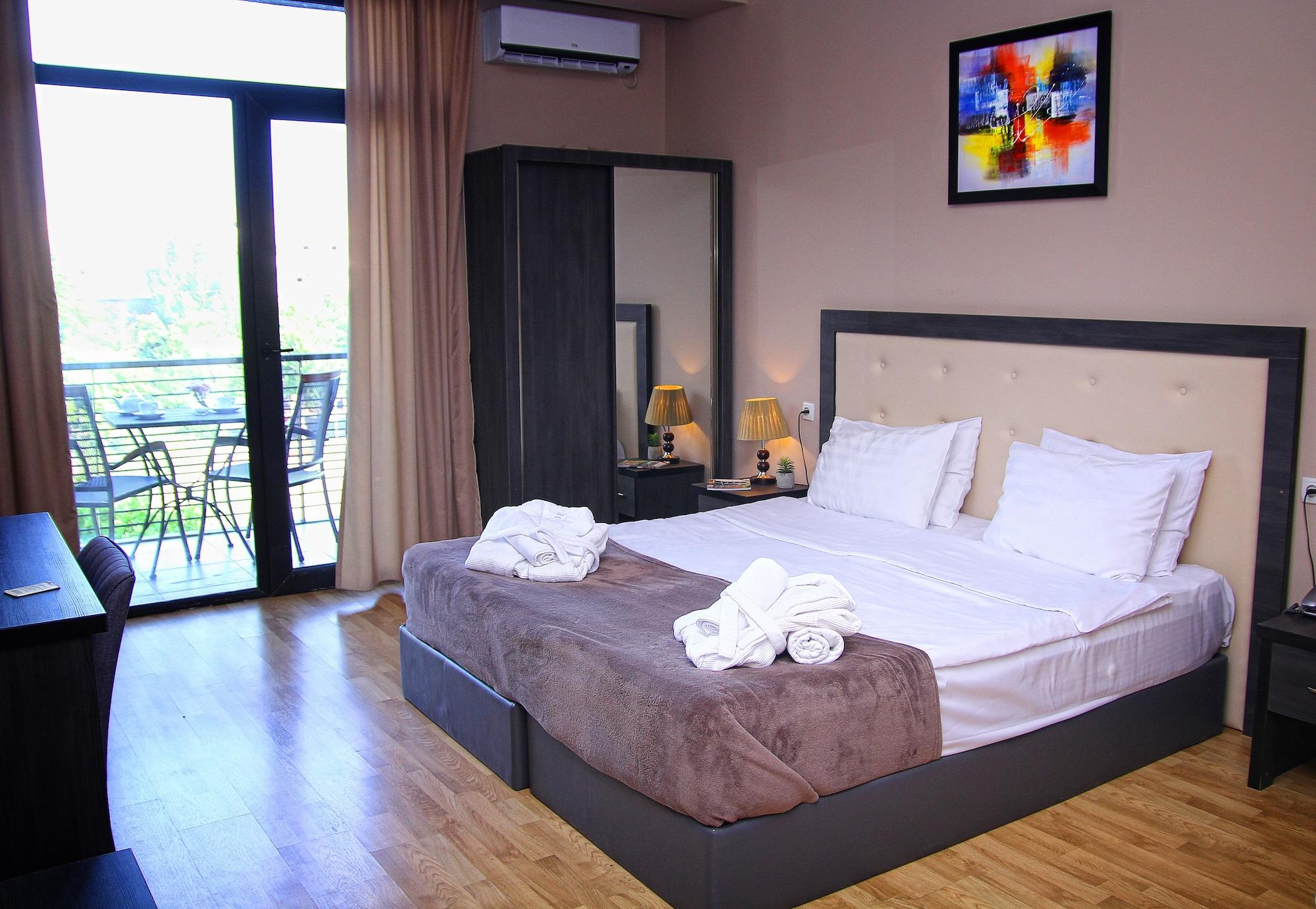 Rogalux Blue Hotel Tbilisi ภายนอก รูปภาพ