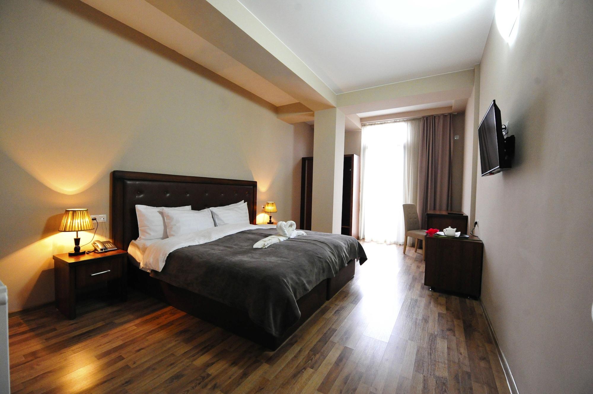 Rogalux Blue Hotel Tbilisi ภายนอก รูปภาพ