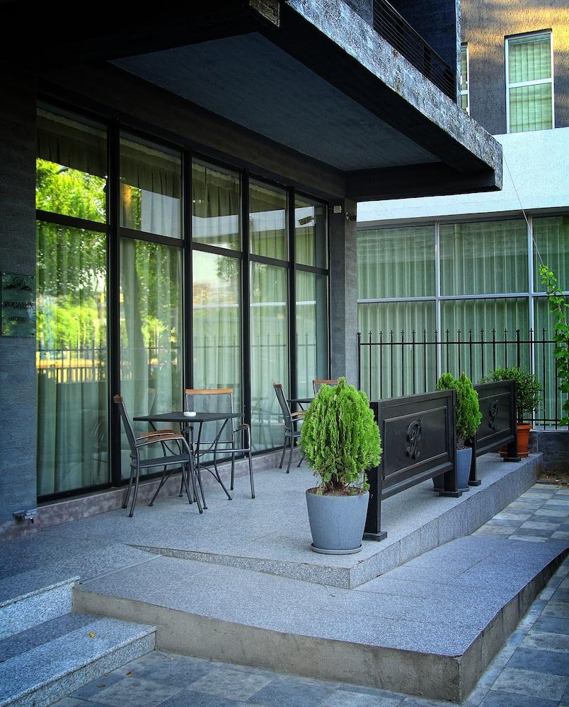 Rogalux Blue Hotel Tbilisi ภายนอก รูปภาพ