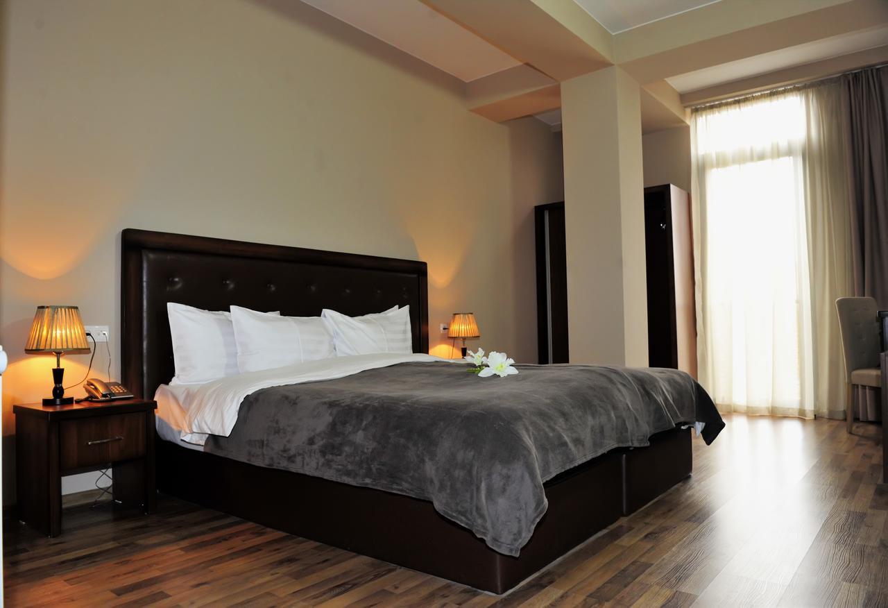 Rogalux Blue Hotel Tbilisi ภายนอก รูปภาพ