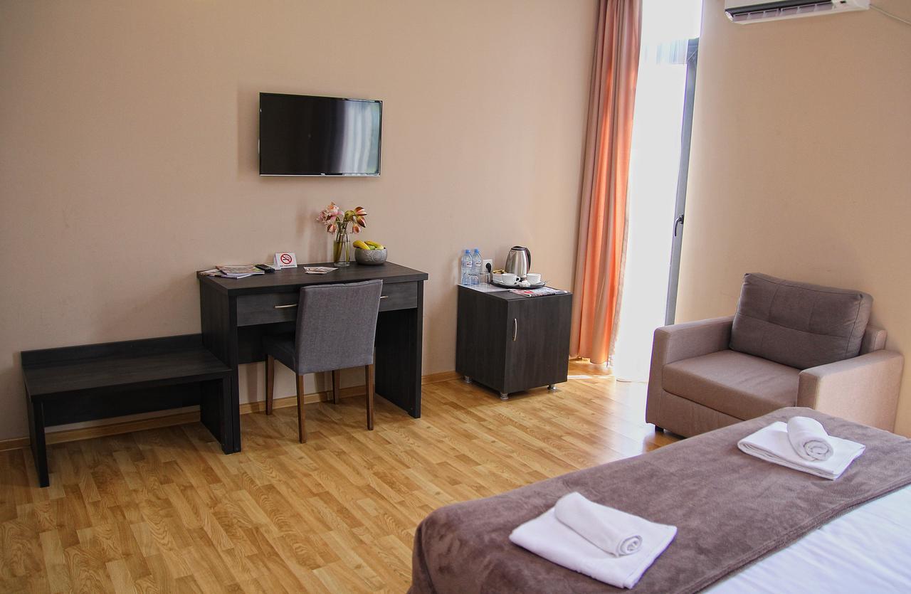 Rogalux Blue Hotel Tbilisi ภายนอก รูปภาพ