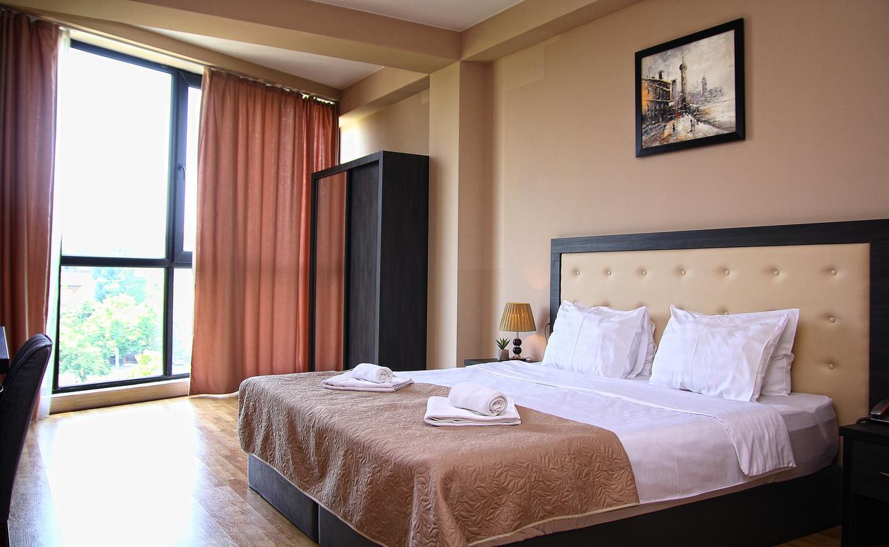 Rogalux Blue Hotel Tbilisi ภายนอก รูปภาพ