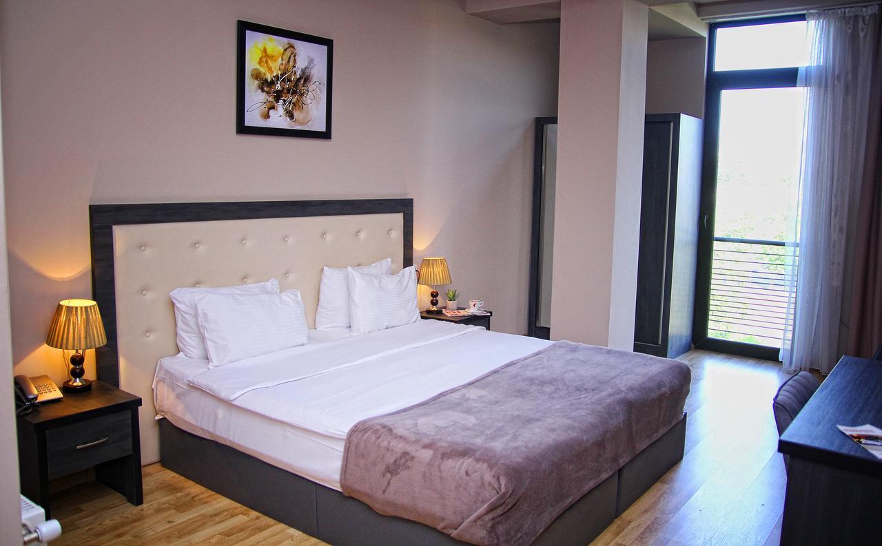 Rogalux Blue Hotel Tbilisi ภายนอก รูปภาพ