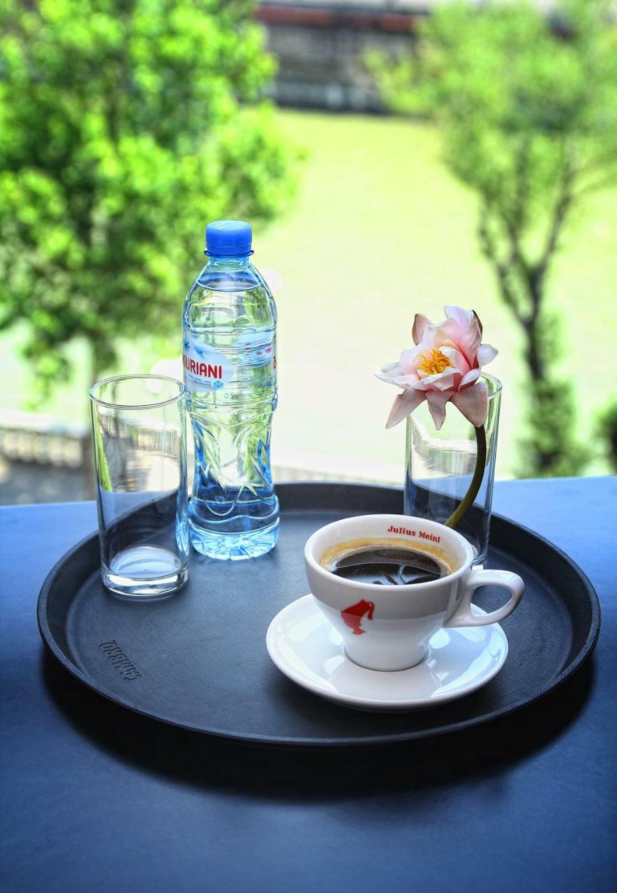 Rogalux Blue Hotel Tbilisi ภายนอก รูปภาพ